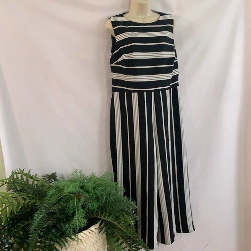 NEW YORK & COMPANY‎ STRETCH JUMPSUIT SIZE L